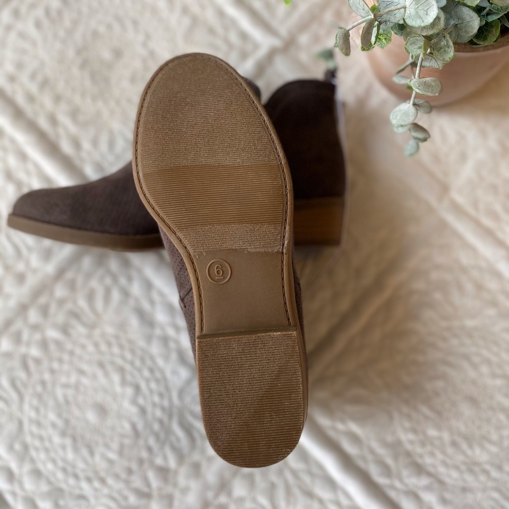 NEW / Universal Thread / Dylan / Laser-Cut Booties - Picture 7 of 9